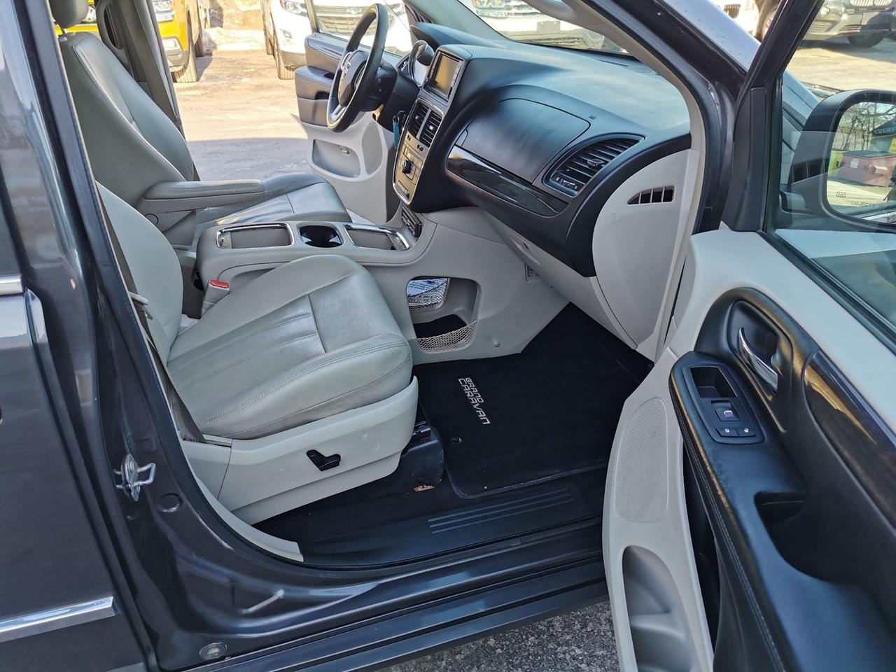 2017 Dodge Grand Caravan CREW LEATHER Photo