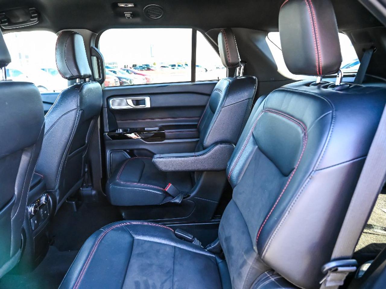 2023 Ford Explorer ST-Line Photo