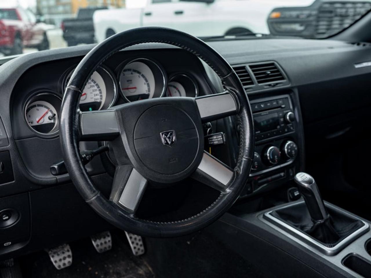 2009 Dodge Challenger R/T Photo2