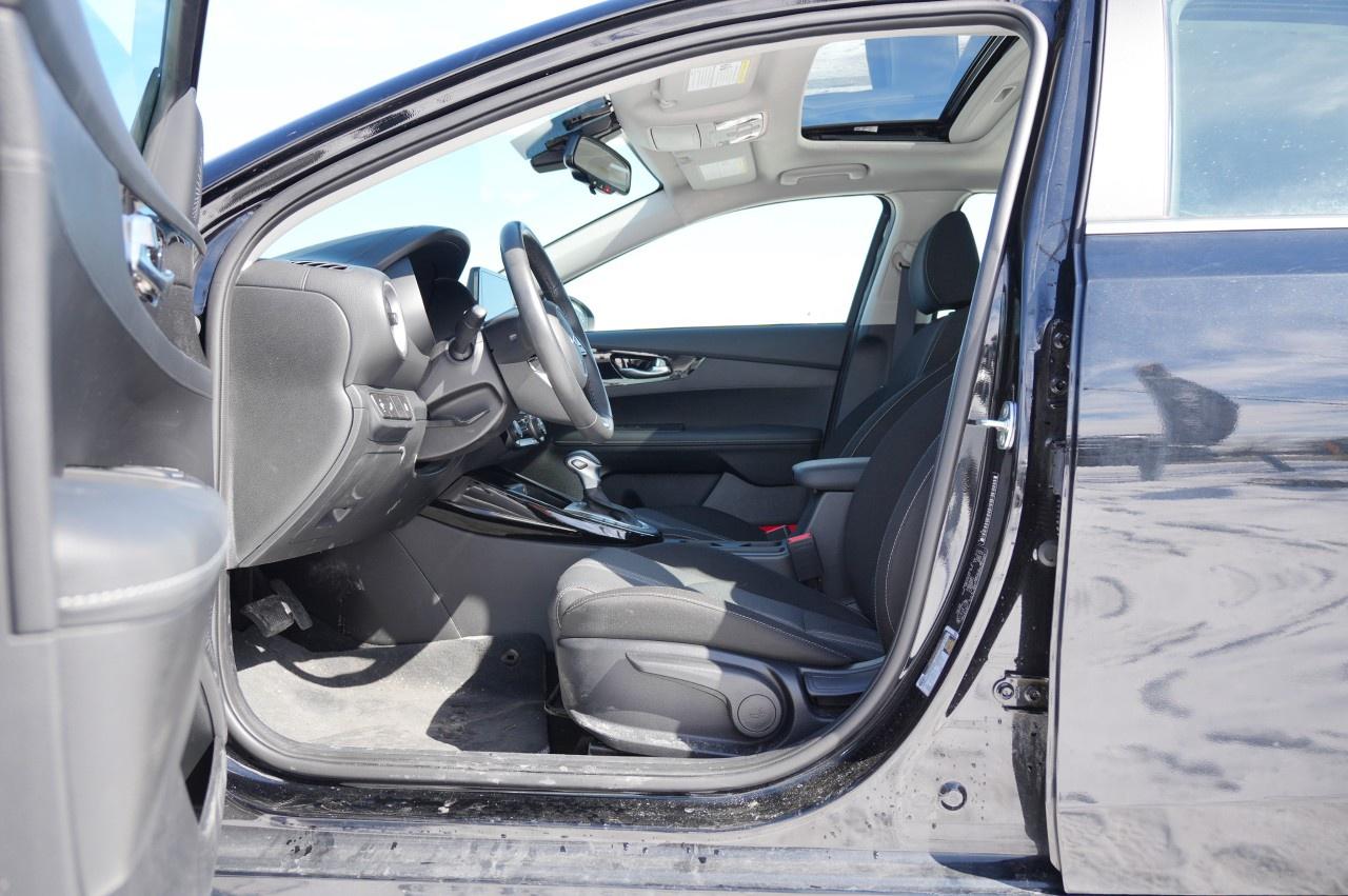 2024 Kia Forte EX Premium IVT Photo