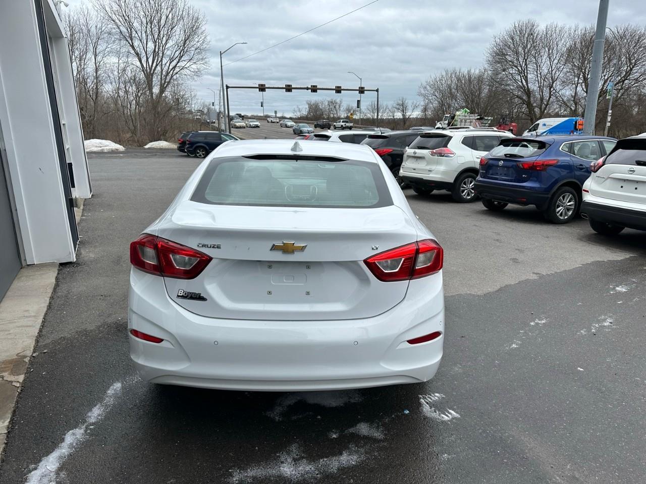 2018 Chevrolet Cruze LT AUTO Photo