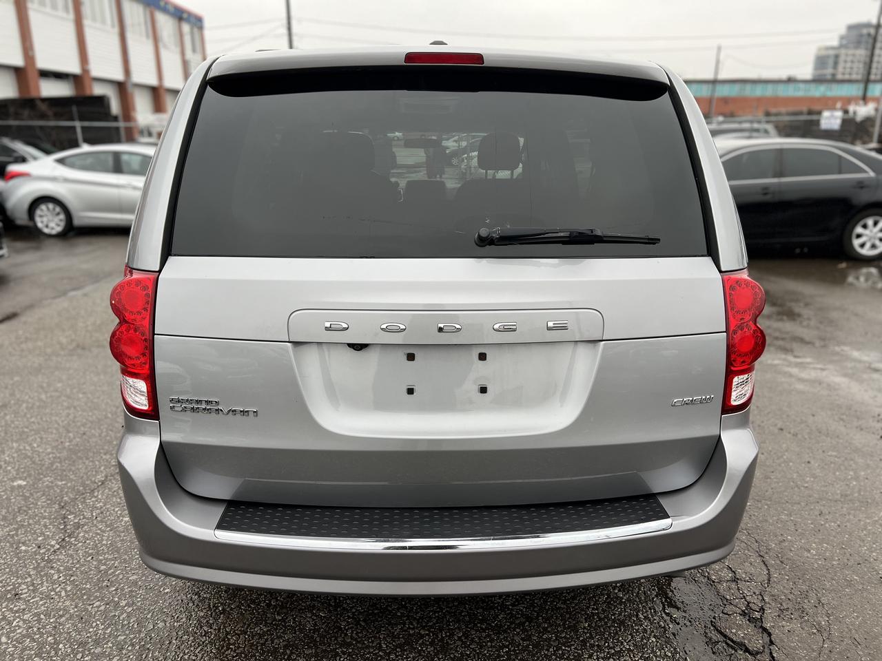 2014 Dodge Grand Caravan Crew Photo3