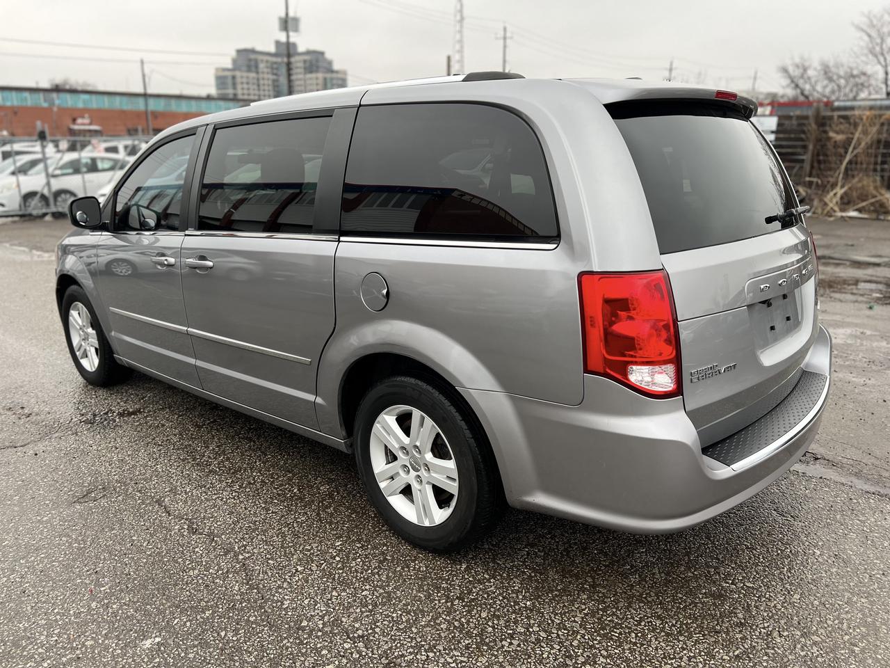 2014 Dodge Grand Caravan Crew Photo2