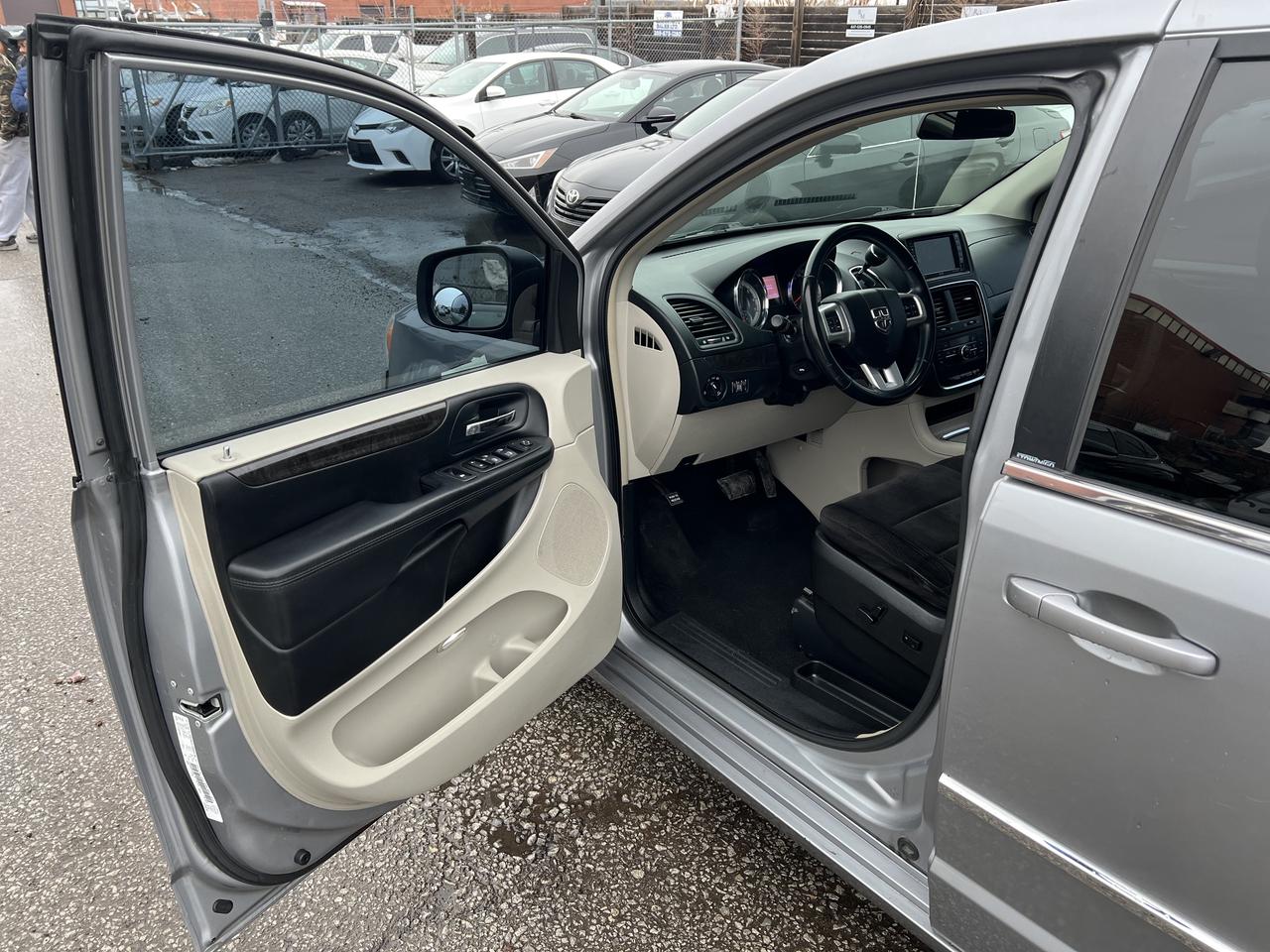 2014 Dodge Grand Caravan Crew Photo