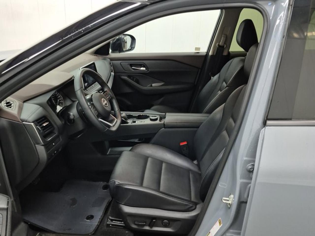 2023 Nissan Rogue SV Midnight Edition AWD | Leather | Sunroof | Heated Wheel + Seats | Adaptive Cruise | and More ! Photo2