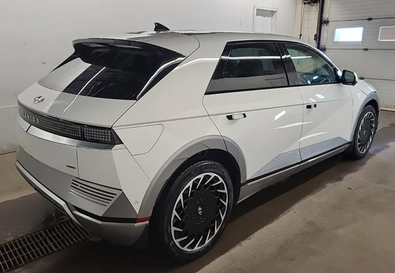 2024 Hyundai IONIQ 5 Ultimate Pkg Long Range AWD | Leather | Sunroof | Nav | HUD | 360 Camera | Adaptive Cruise & More ! Photo