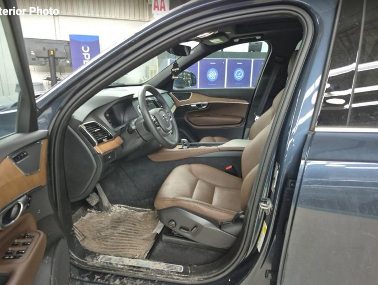 2024 Volvo XC90 Plus Bright Theme AWD | Leather | Sunroof | 360 Camera | Nav | Heated Seats | and Much More ! Photo