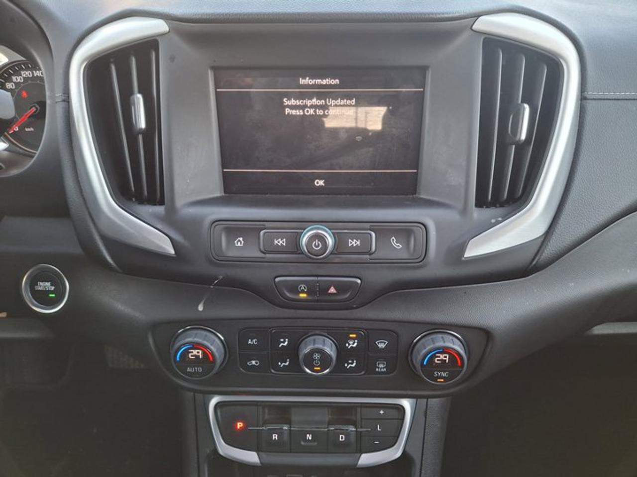 2024 GMC Terrain SLE AWD | Power Liftgate | CarPlay + Android Auto | Rear Camera | Alloy Wheels | and More ! Photo