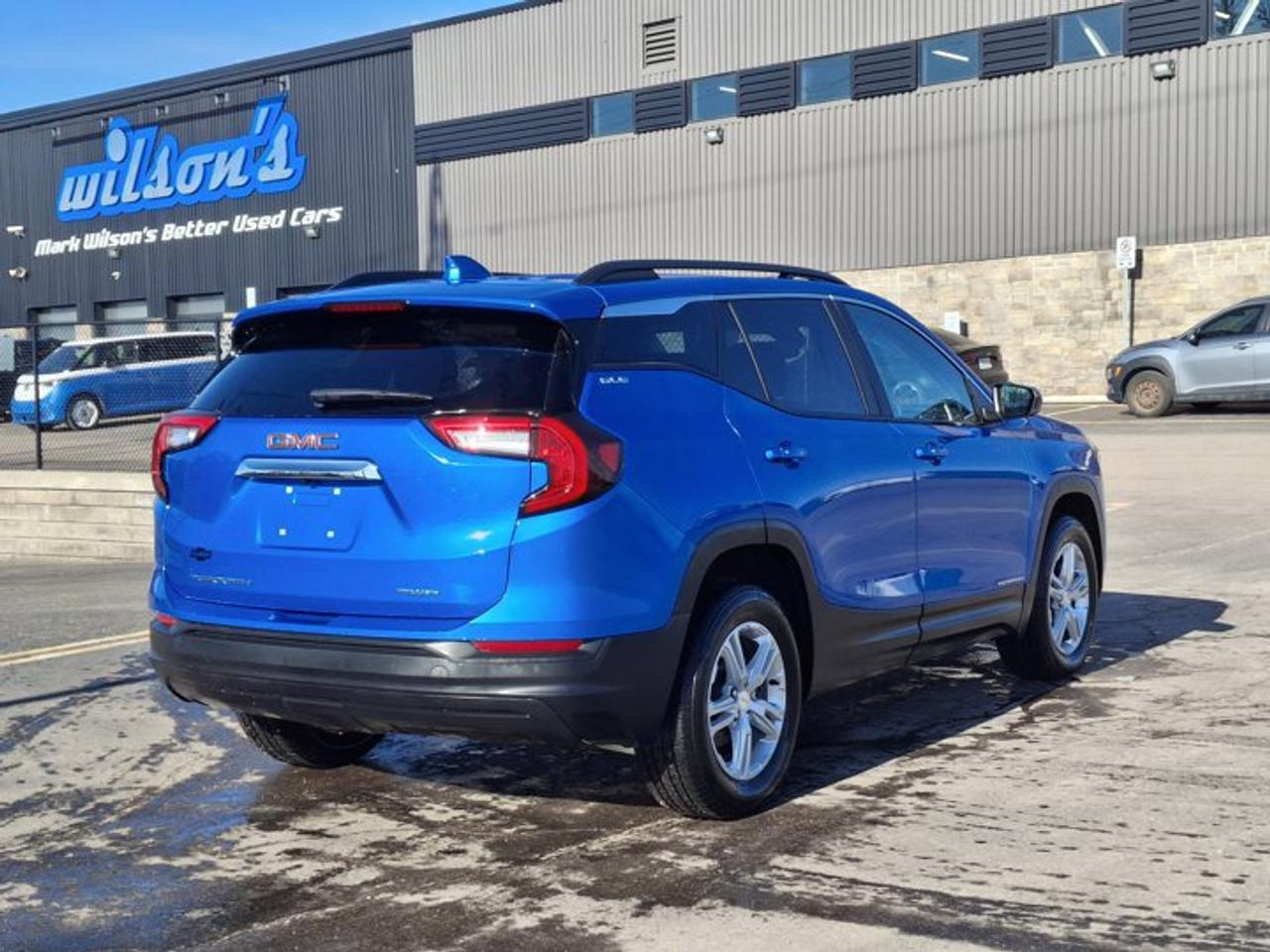 2024 GMC Terrain SLE AWD | Power Liftgate | CarPlay + Android Auto | Rear Camera | Alloy Wheels | and More ! Photo