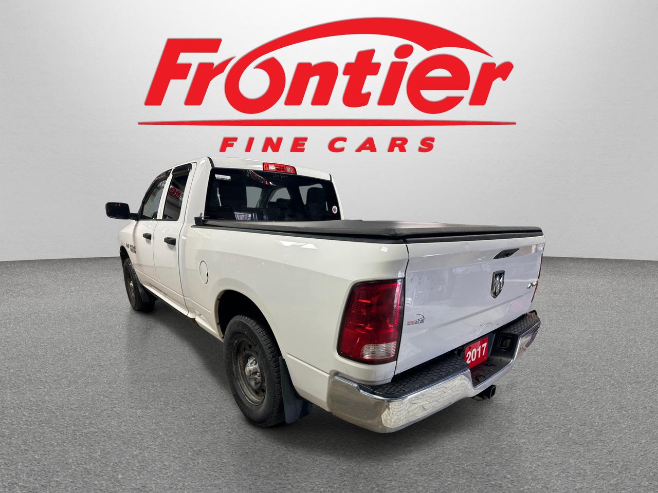 2017 RAM 1500 ST | CLEAN CARFAX | AWD | BACK UP CAM | BLUETOOTH Photo
