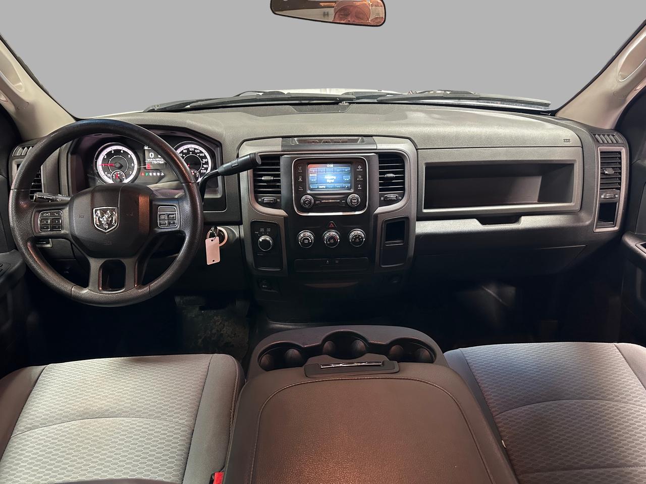 2017 RAM 1500 ST | CLEAN CARFAX | AWD | BACK UP CAM | BLUETOOTH Photo