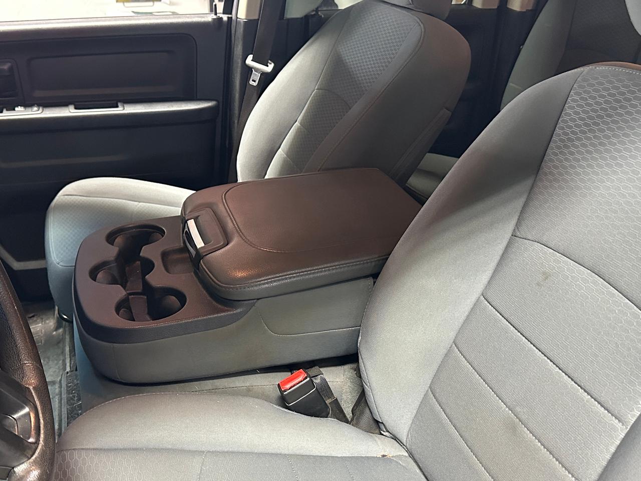 2017 RAM 1500 ST | CLEAN CARFAX | AWD | BACK UP CAM | BLUETOOTH Photo