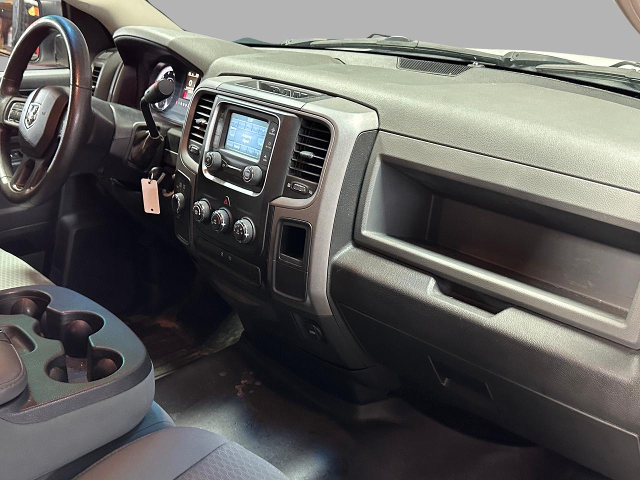 2017 RAM 1500 ST | CLEAN CARFAX | AWD | BACK UP CAM | BLUETOOTH Photo