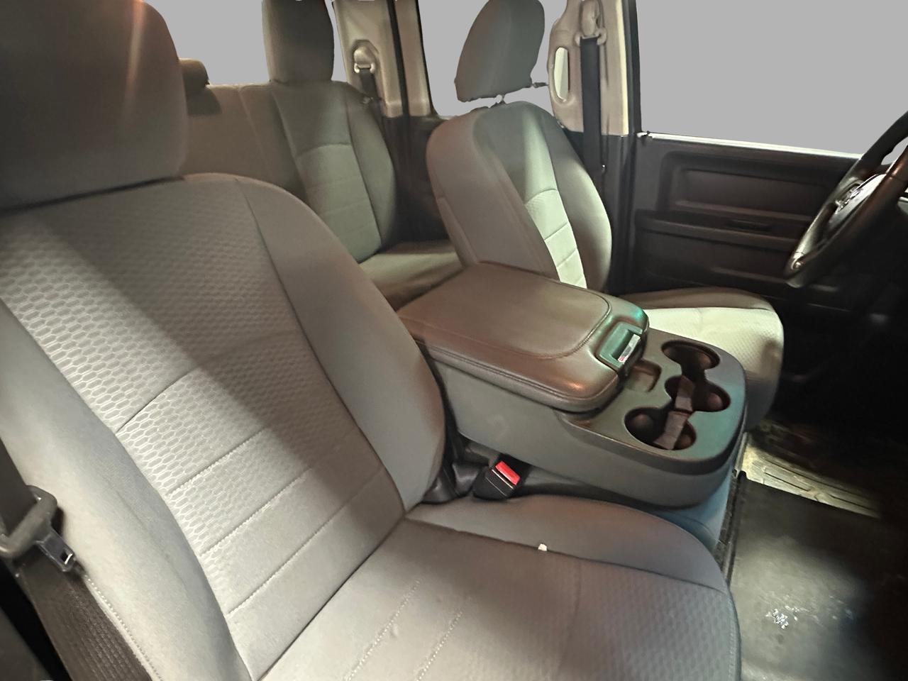 2017 RAM 1500 ST | CLEAN CARFAX | AWD | BACK UP CAM | BLUETOOTH Photo