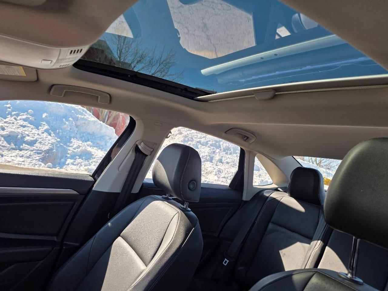 2020 Volkswagen Jetta Highline ONLY 41K!! AUTO, LEATHER, SUNROOF, CLEAN! Photo16