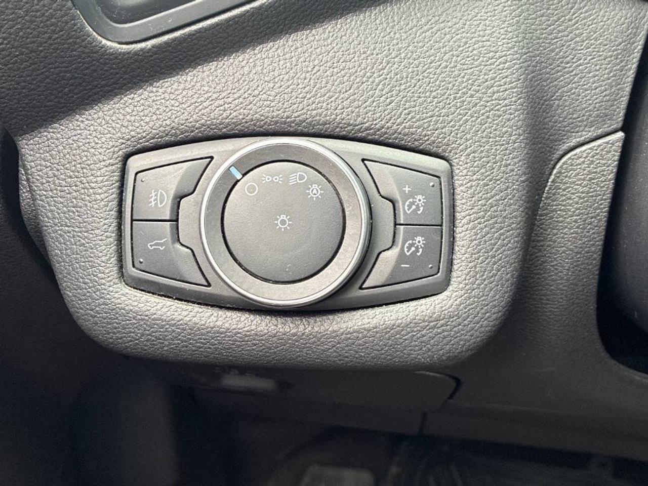 2017 Ford Escape SE - AWD, HEATED SEATS, POWER SEAT, BLACK WHEELS! Photo