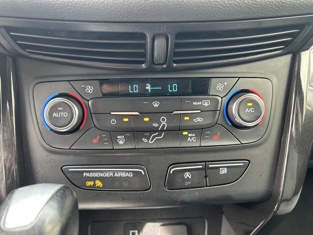 2017 Ford Escape SE - AWD, HEATED SEATS, POWER SEAT, BLACK WHEELS! - Photo #25