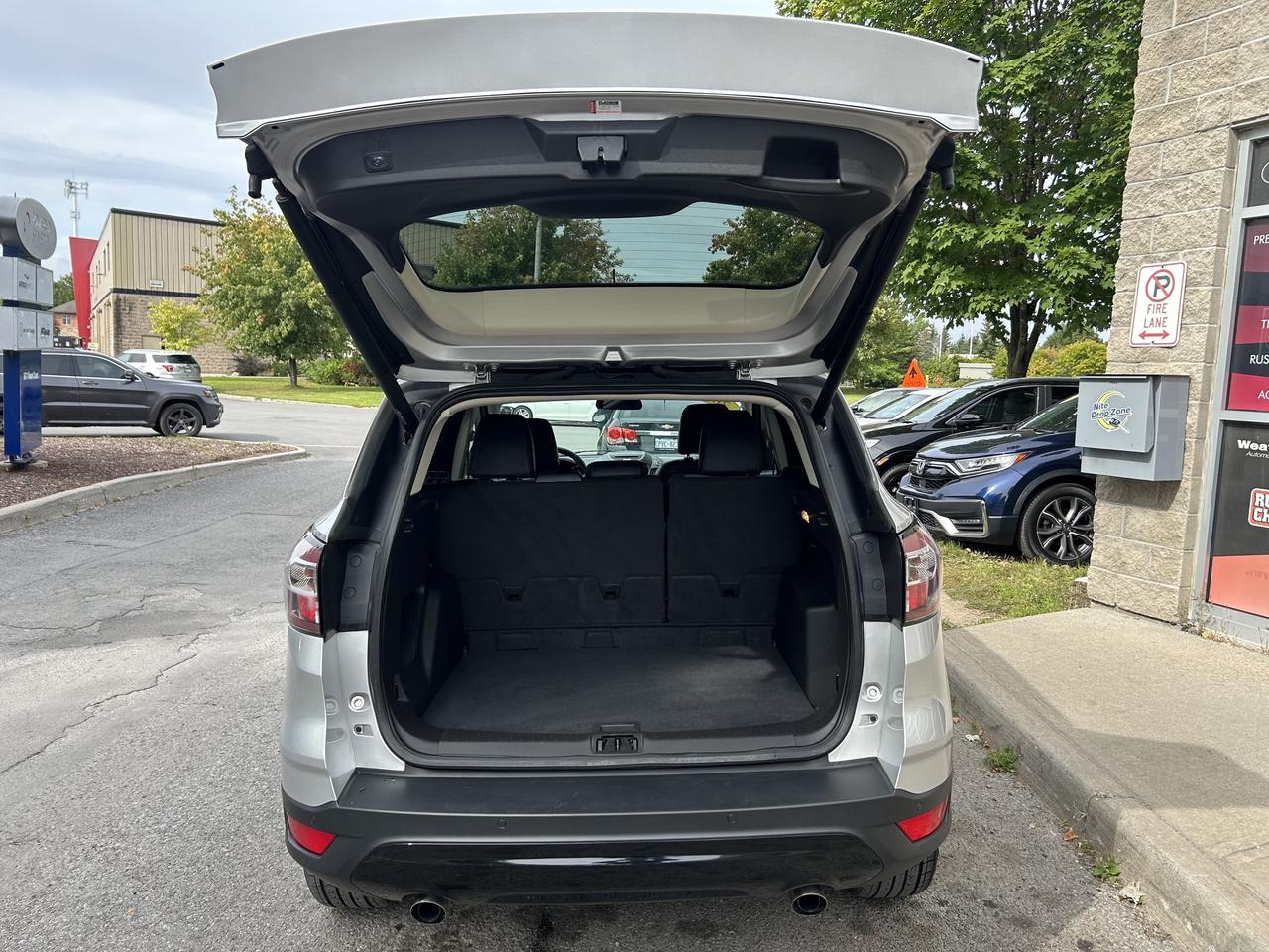 2017 Ford Escape SE - AWD, HEATED SEATS, POWER SEAT, BLACK WHEELS! - Photo #10