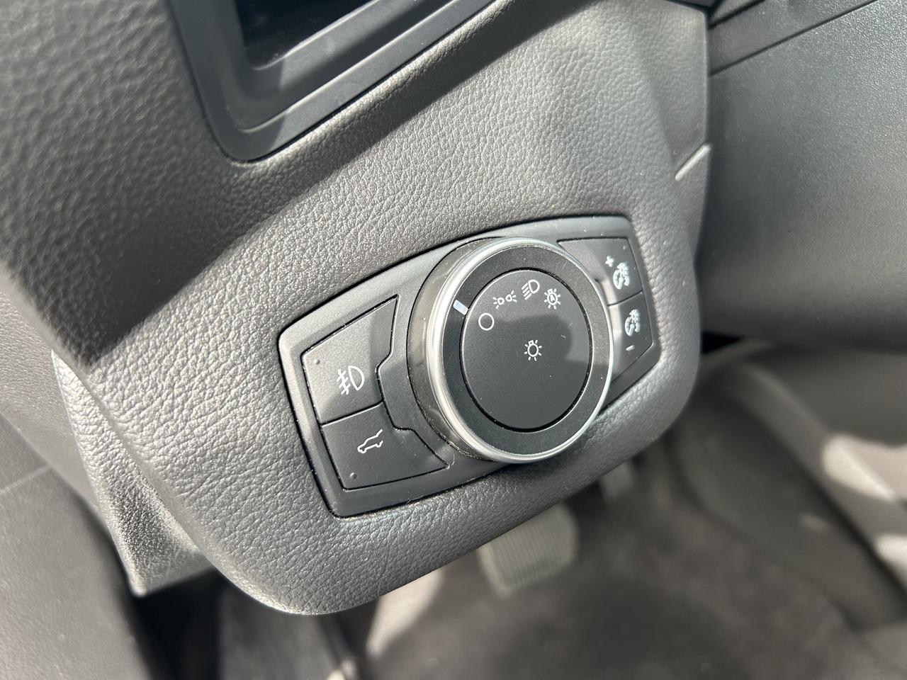 2017 Ford Escape SE - AWD, HEATED SEATS, POWER SEAT, BLACK WHEELS! - Photo #17