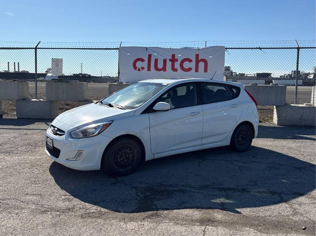2016 Hyundai Accent SE - AUTO, SUNROOF, LOW KM, HEATED SEATS, LOADED!! Photo2