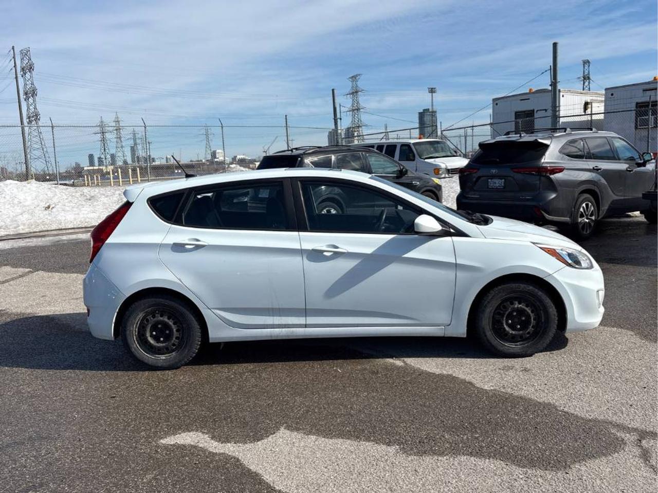 2016 Hyundai Accent SE - AUTO, SUNROOF, LOW KM, HEATED SEATS, LOADED!! Photo9