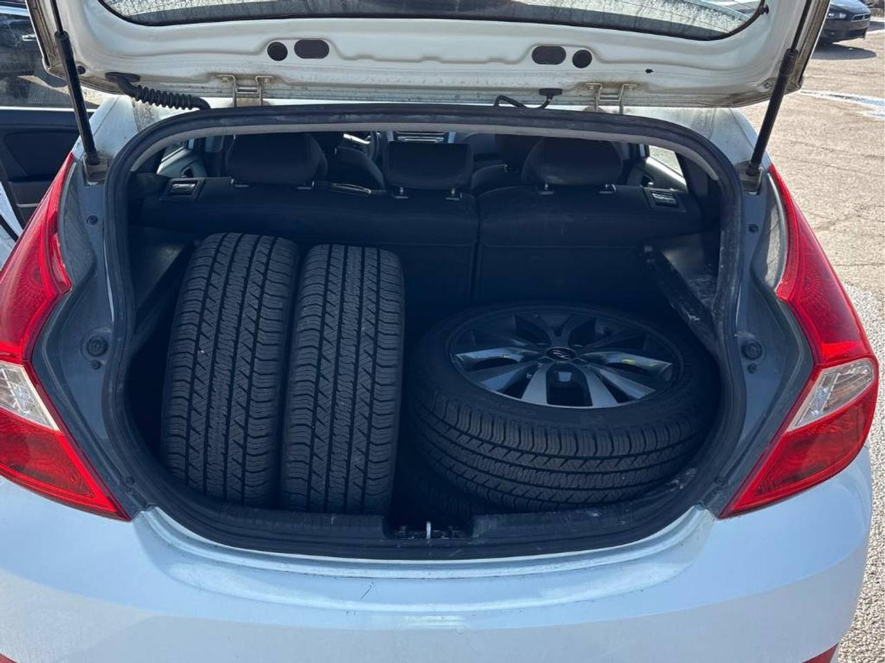 2016 Hyundai Accent SE - AUTO, SUNROOF, LOW KM, HEATED SEATS, LOADED!! Photo21