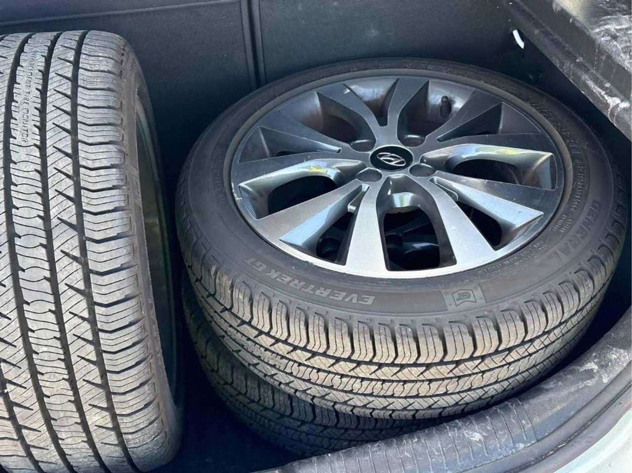 2016 Hyundai Accent SE - AUTO, SUNROOF, LOW KM, HEATED SEATS, LOADED!! Photo22