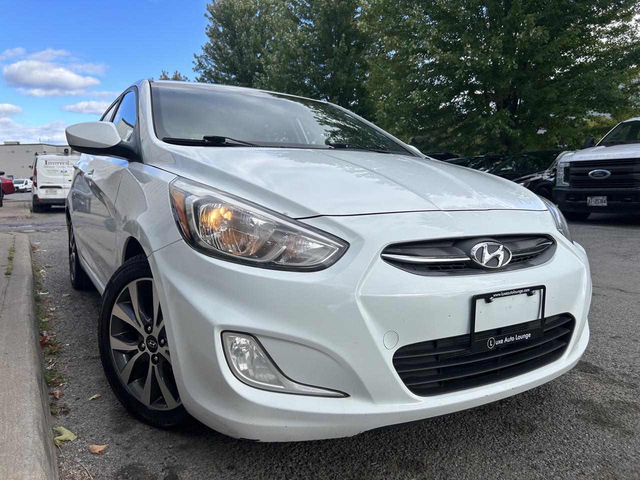 2016 Hyundai Accent SE - AUTO, SUNROOF, LOW KM, HEATED SEATS, LOADED!! Photo