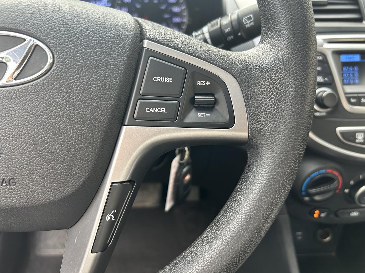2016 Hyundai Accent SE - AUTO, SUNROOF, LOW KM, HEATED SEATS, LOADED!! - Photo #19