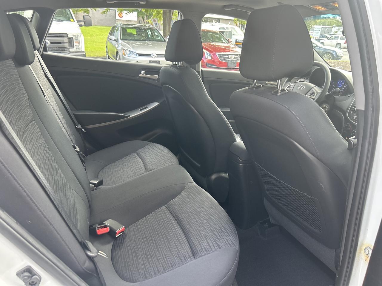 2016 Hyundai Accent SE - AUTO, SUNROOF, LOW KM, HEATED SEATS, LOADED!! - Photo #28