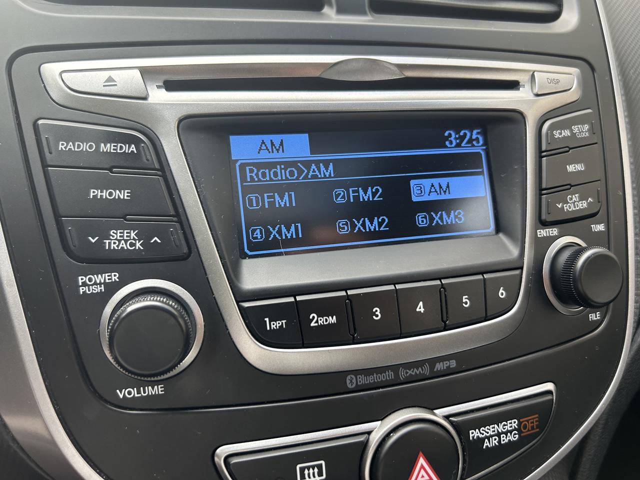 2016 Hyundai Accent SE - AUTO, SUNROOF, LOW KM, HEATED SEATS, LOADED!! - Photo #24