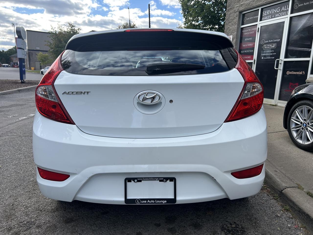 2016 Hyundai Accent SE - AUTO, SUNROOF, LOW KM, HEATED SEATS, LOADED!! Photo