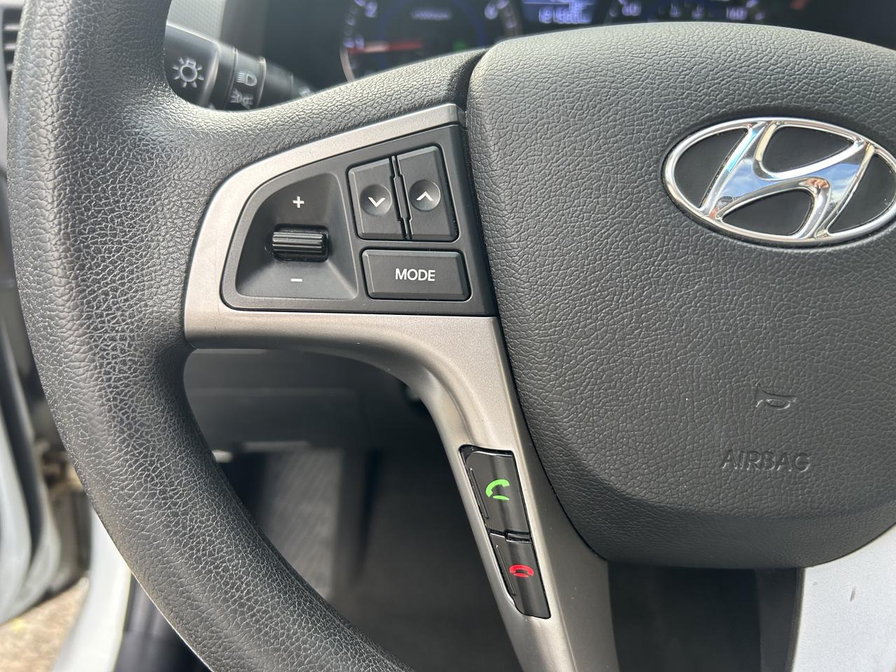 2016 Hyundai Accent SE - AUTO, SUNROOF, LOW KM, HEATED SEATS, LOADED!! - Photo #18