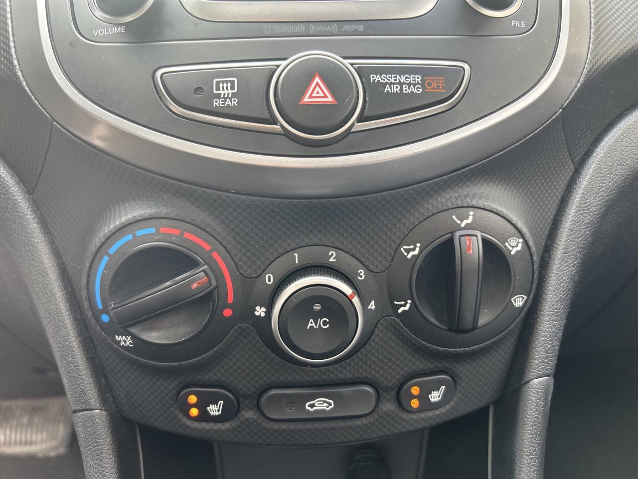 2016 Hyundai Accent SE - AUTO, SUNROOF, LOW KM, HEATED SEATS, LOADED!! Photo