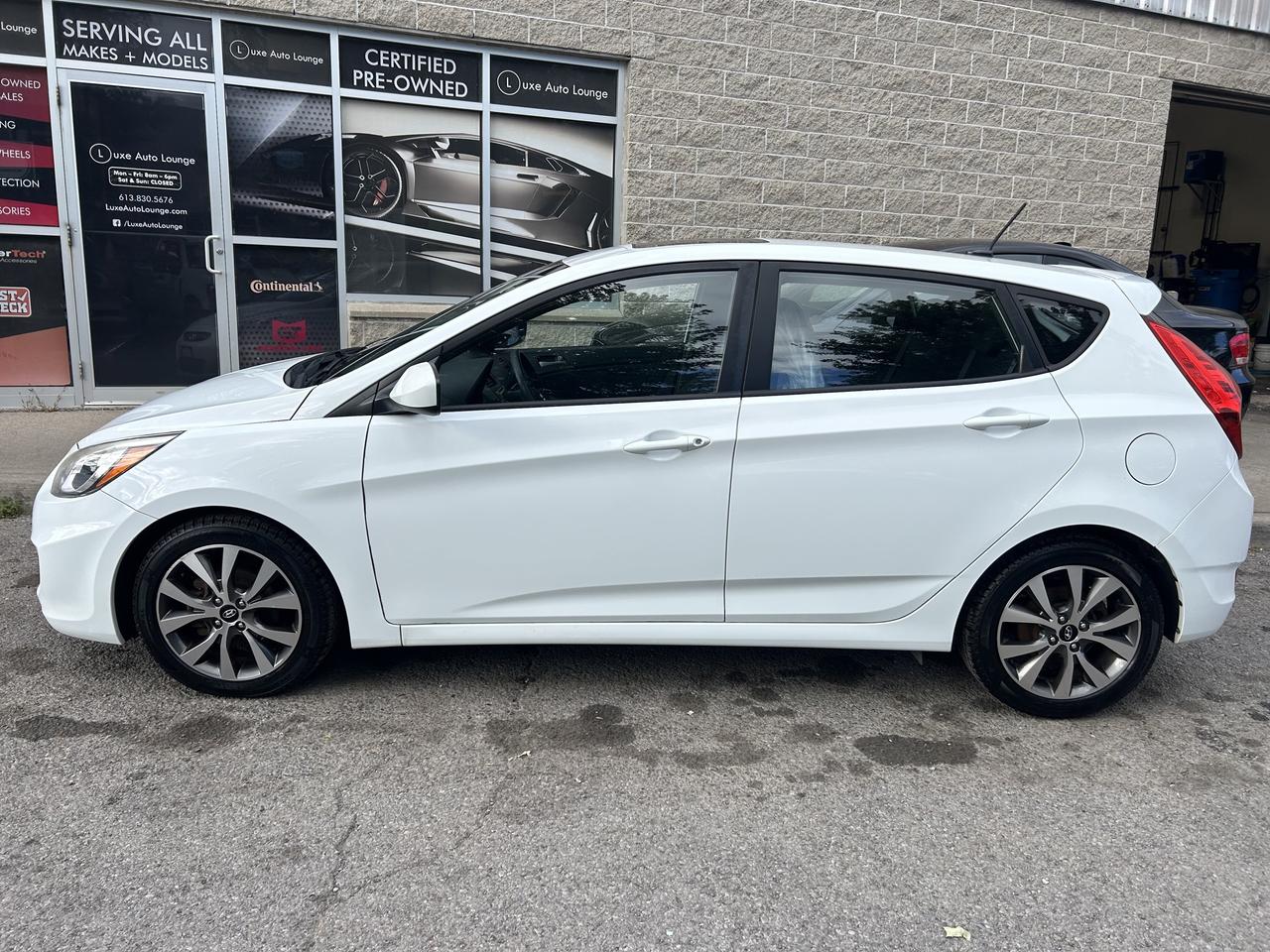2016 Hyundai Accent SE - AUTO, SUNROOF, LOW KM, HEATED SEATS, LOADED!! Photo