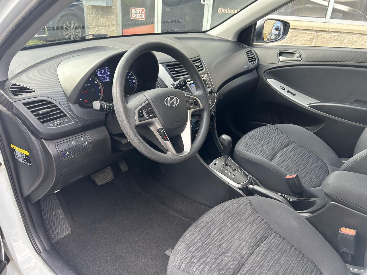 2016 Hyundai Accent SE - AUTO, SUNROOF, LOW KM, HEATED SEATS, LOADED!! - Photo #13
