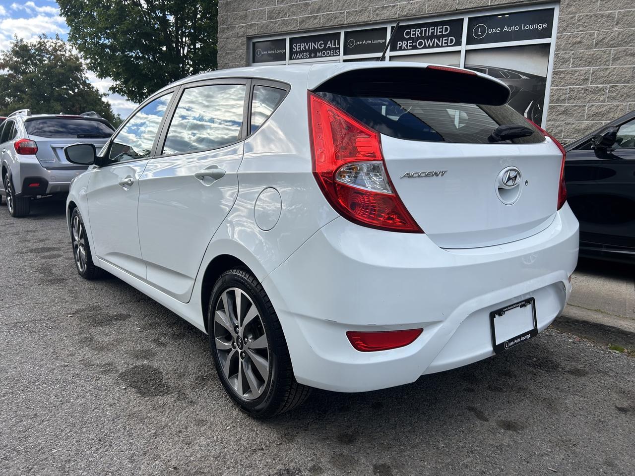 2016 Hyundai Accent SE - AUTO, SUNROOF, LOW KM, HEATED SEATS, LOADED!! Photo