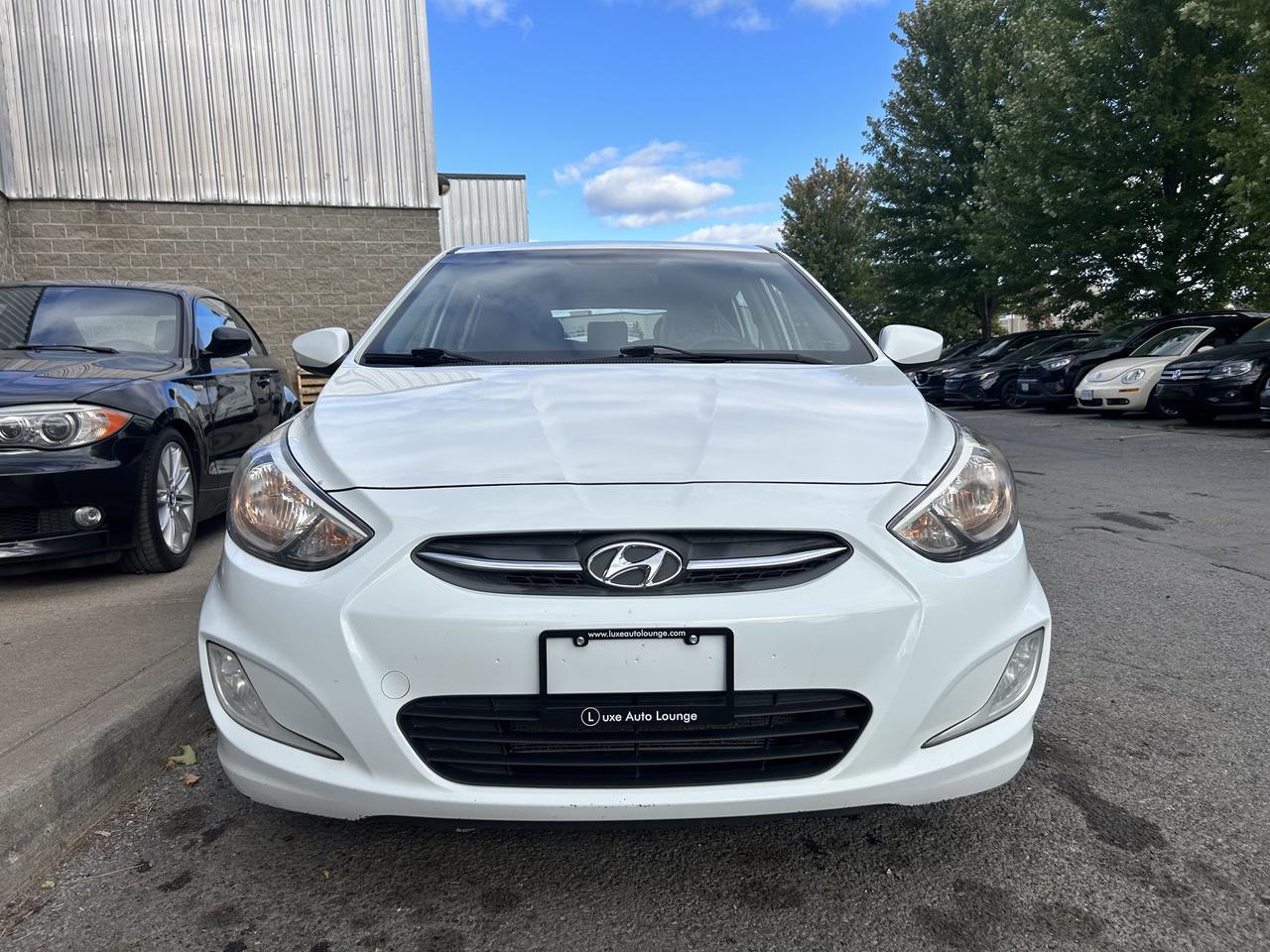 2016 Hyundai Accent SE - AUTO, SUNROOF, LOW KM, HEATED SEATS, LOADED!! Photo