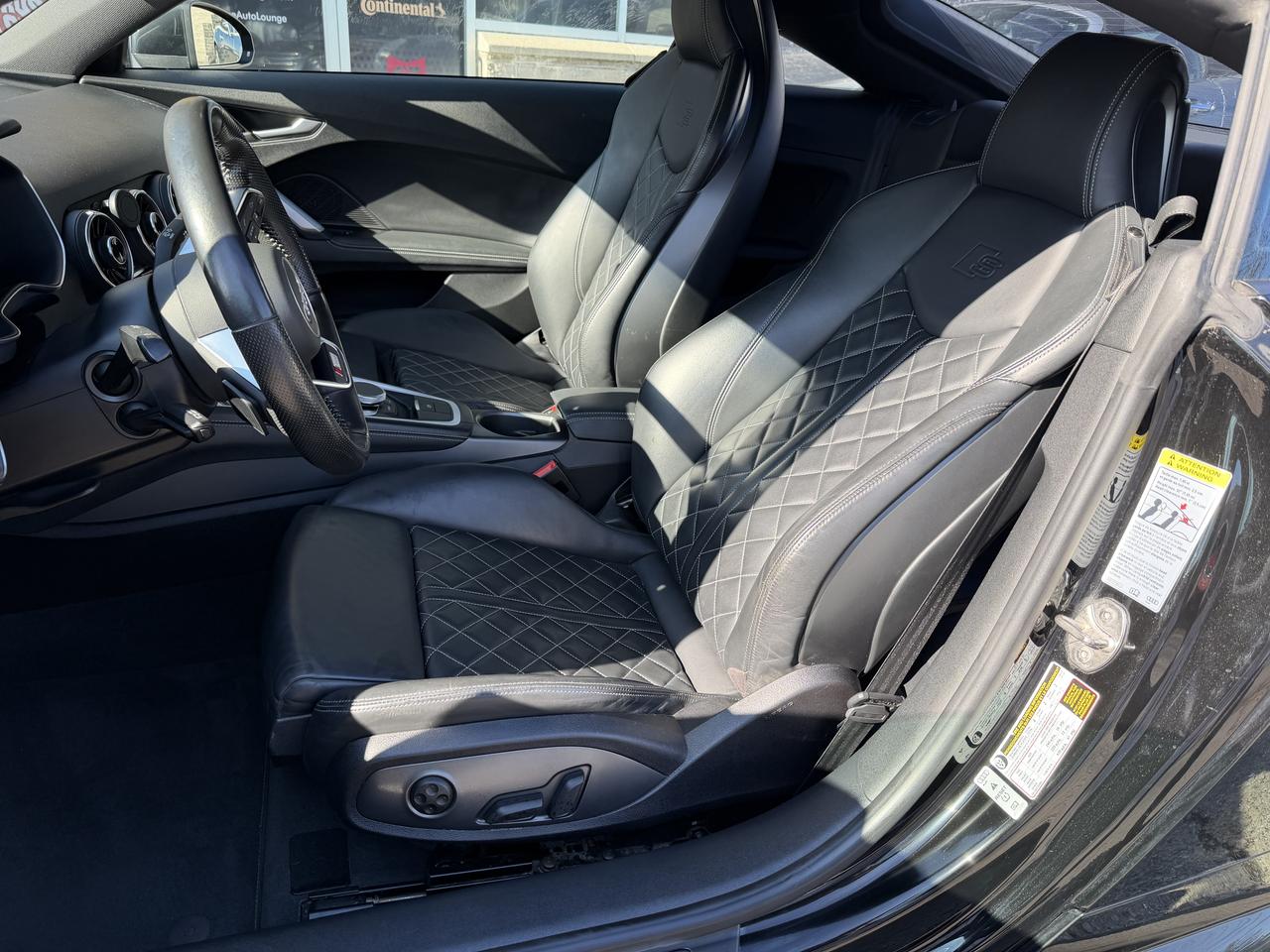 2016 Audi TT 2.0T - TECHNIK, B&O STEREO, LEATHER, HEATED SEATS! Photo