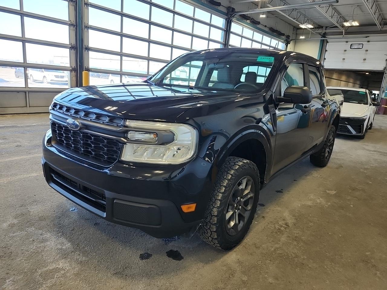 2022 Ford Maverick XLT- AWD, LOW KM, 4K TOW PACKAGE!! Photo2