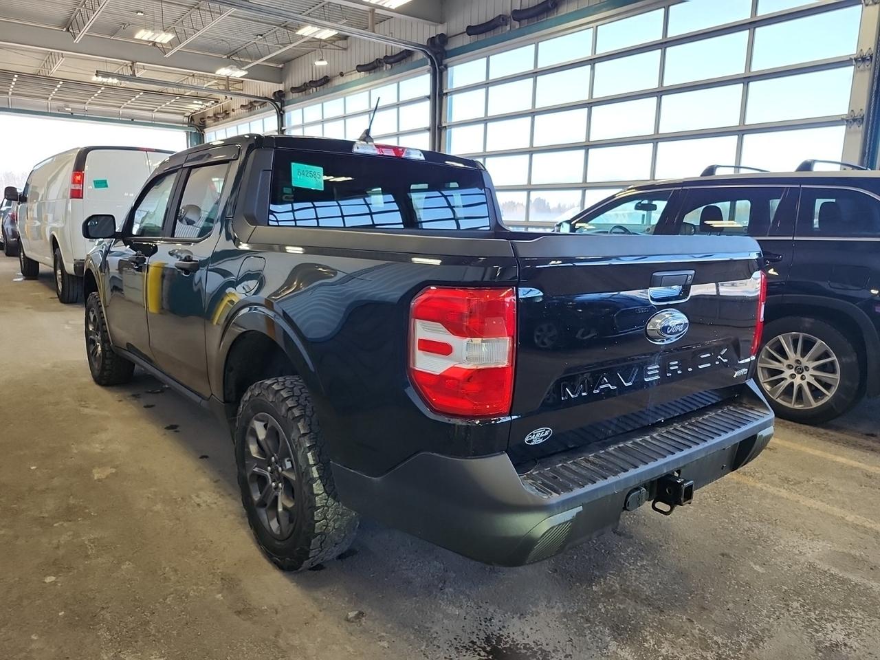 2022 Ford Maverick XLT- AWD, LOW KM, 4K TOW PACKAGE!! Photo4