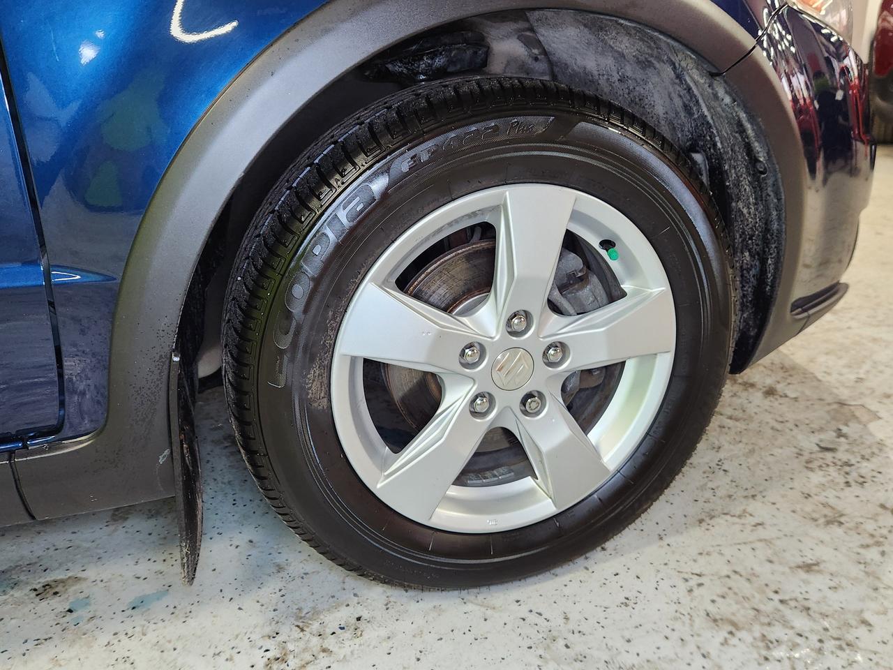 2011 Suzuki SX4 JX 1 OWNER NO ACCIDENT CLEAN KEYLESS Photo