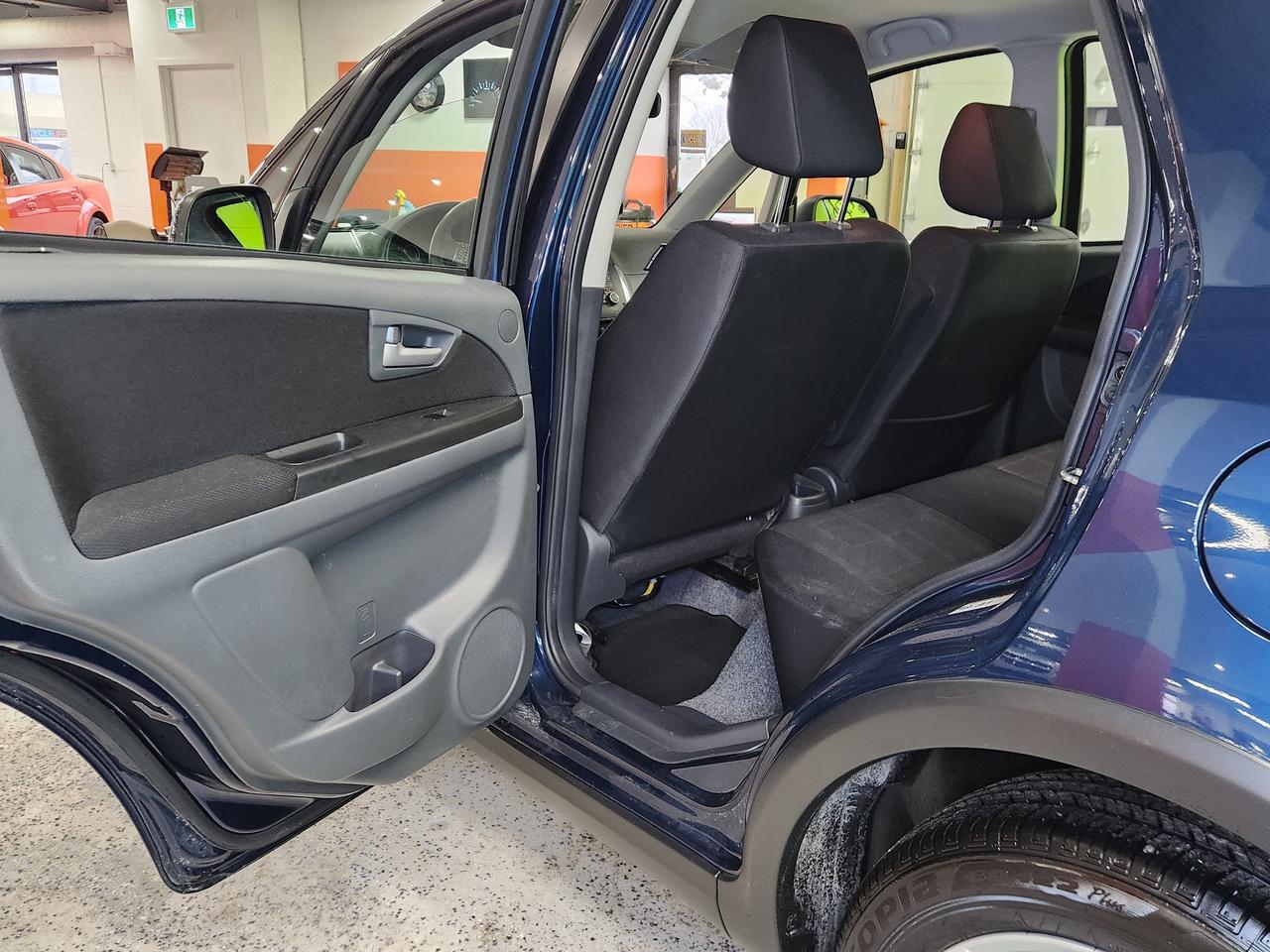 2011 Suzuki SX4 JX 1 OWNER NO ACCIDENT CLEAN KEYLESS Photo