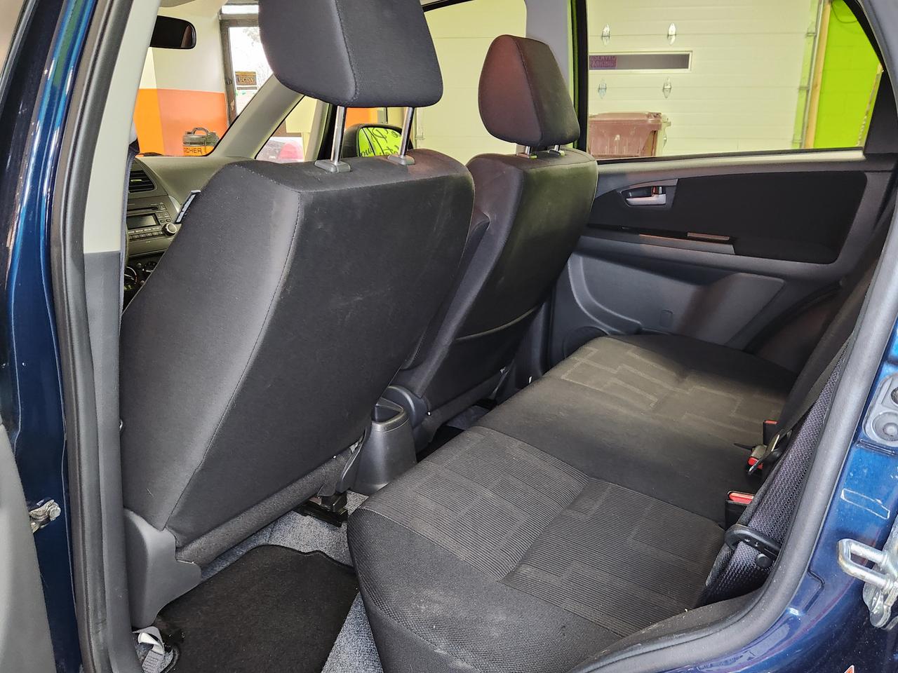 2011 Suzuki SX4 JX 1 OWNER NO ACCIDENT CLEAN KEYLESS Photo