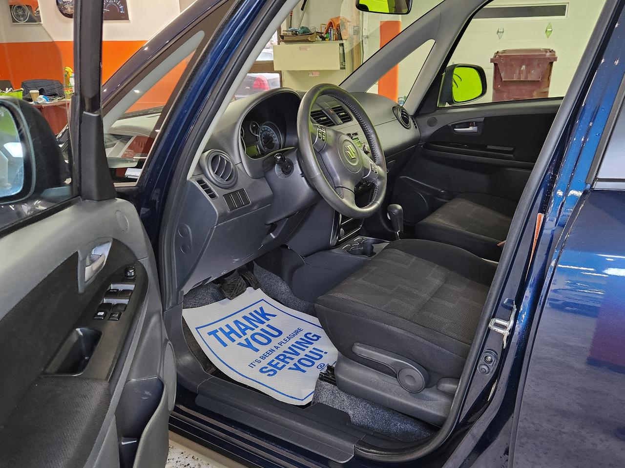 2011 Suzuki SX4 JX 1 OWNER NO ACCIDENT CLEAN KEYLESS Photo