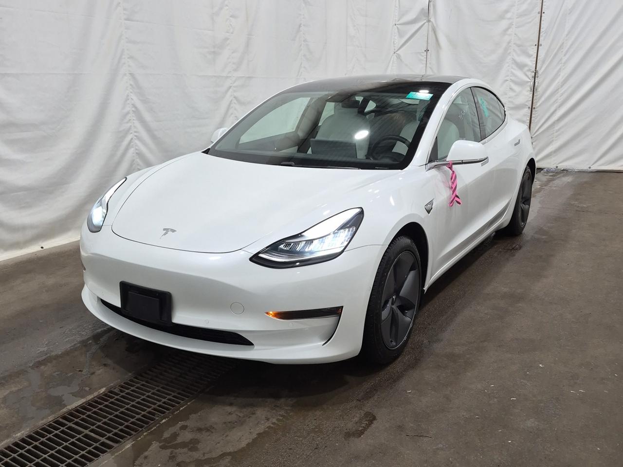 2020 Tesla Model 3 Standard Range Plus!!! ONLY 25K!!! WHITE LEATHER!! Photo23