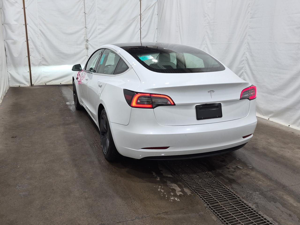 2020 Tesla Model 3 Standard Range Plus!!! ONLY 25K!!! WHITE LEATHER!! Photo25