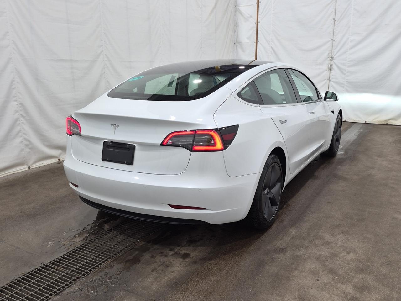 2020 Tesla Model 3 Standard Range Plus!!! ONLY 25K!!! WHITE LEATHER!! Photo29