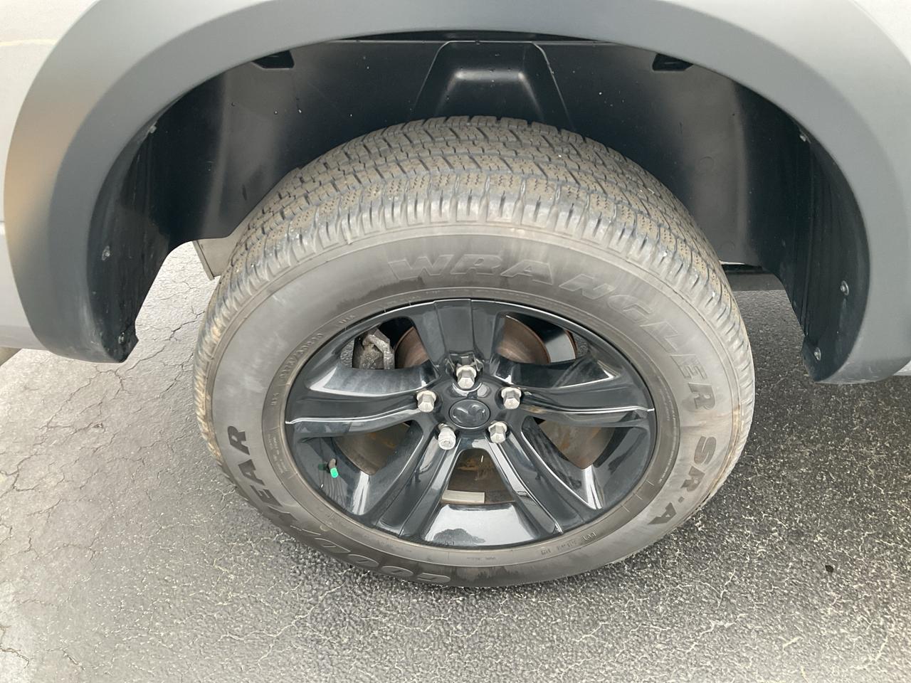 2023 RAM 1500 Classic V6 / 4X4 / HTD SEATS / REMOTE START Photo