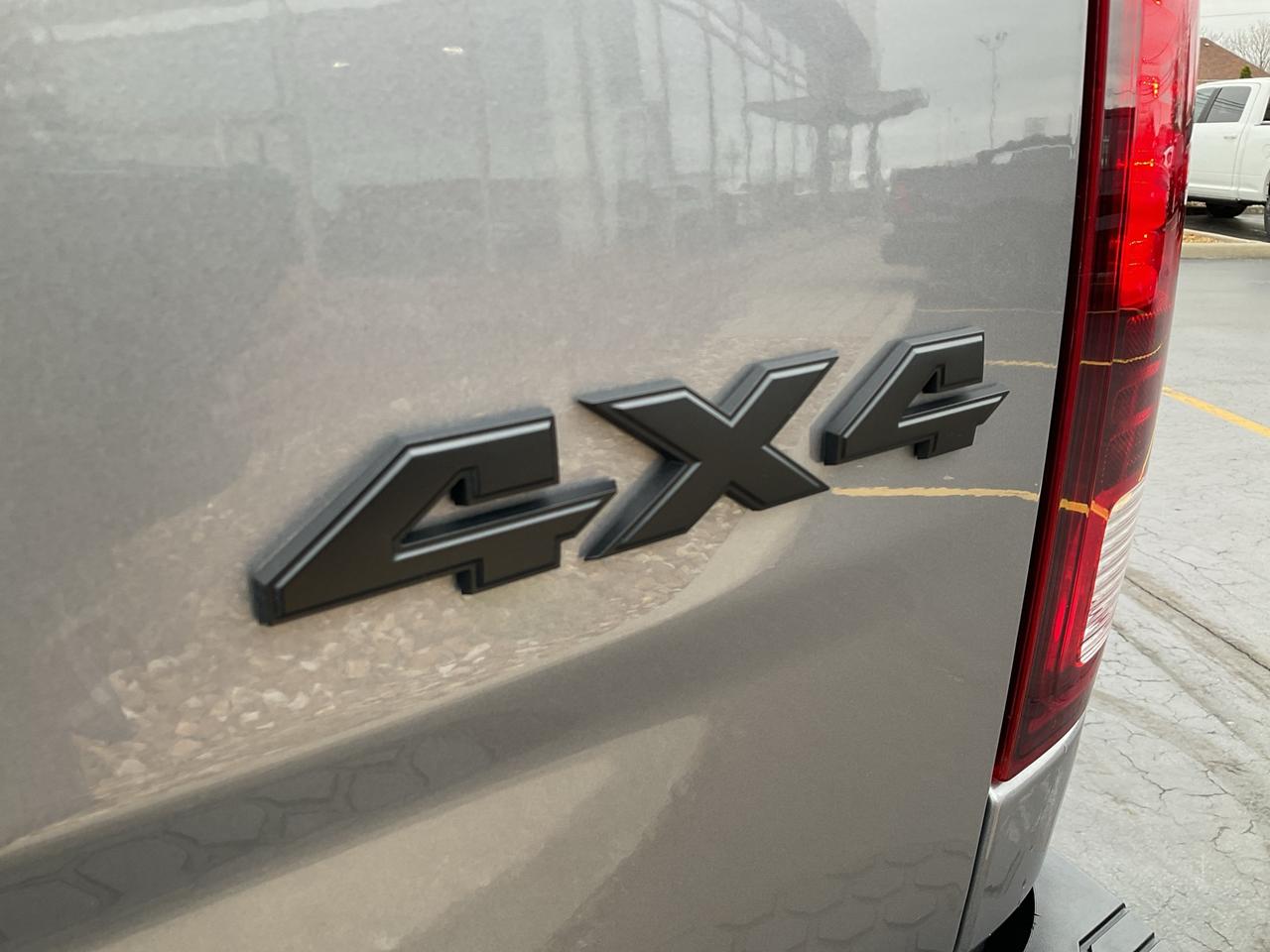 2023 RAM 1500 Classic V6 / 4X4 / HTD SEATS / REMOTE START Photo